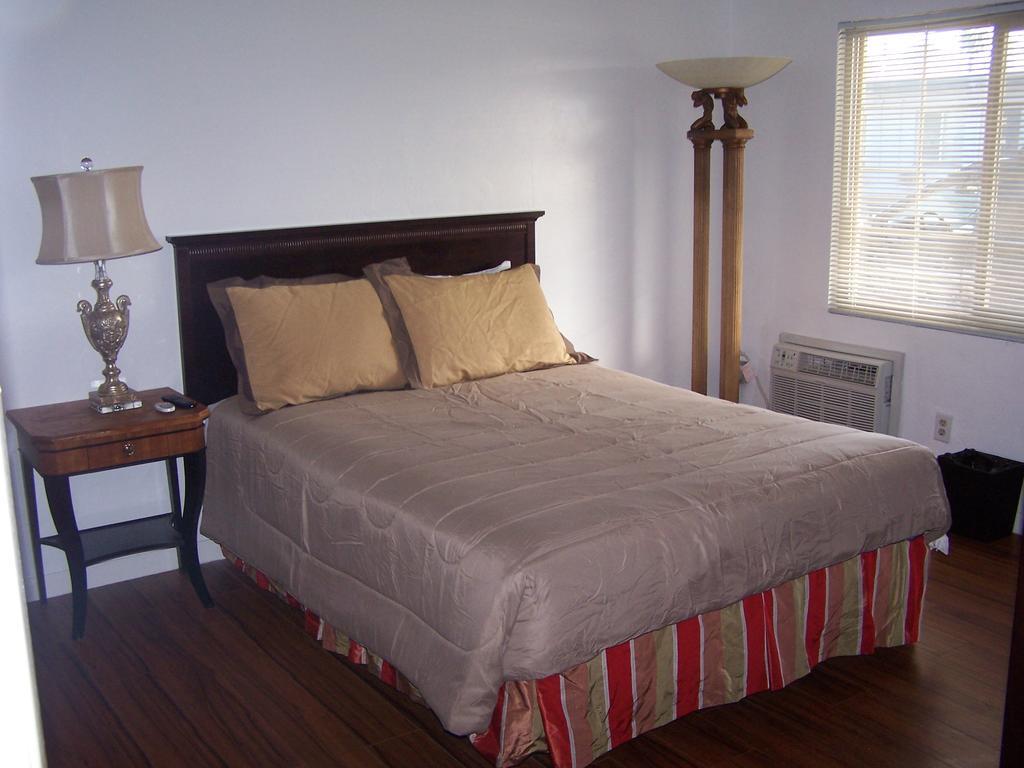 Roulette Motel Las Vegas Room photo